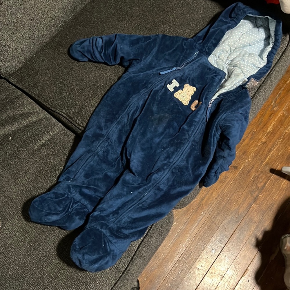 Winter suite in good conditions 6-9 months 20 obo